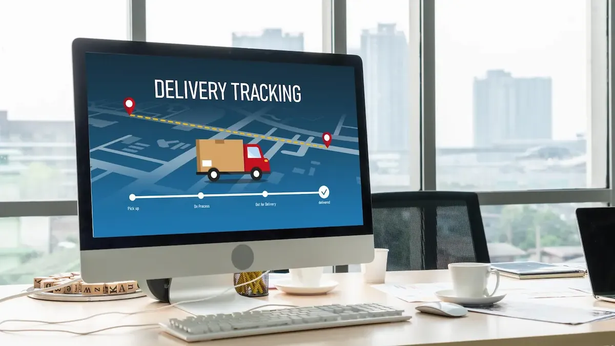 Schermata di tracciamento di una spedizione su un computer, che simboleggia i servizi di logistica e consegne internazionali